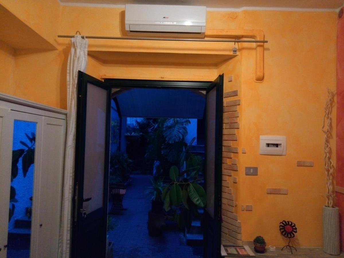 "Private Room" Stanza Privata With Private Bathroom - Shared Kitchen And Beautiful Terrace On Taormina Center Hostel ตาออร์มินา ภายนอก รูปภาพ